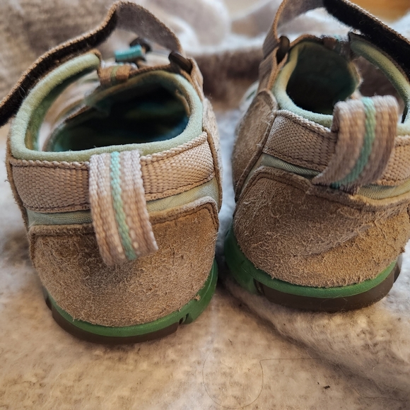 Keen kids taupe, green sandals - size 1 - Picture 3 of 6